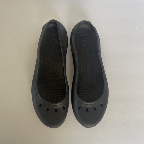 Zapatos planos de ballet negros sin cordones Crocs para mujer talla 9 - Imagen 2 de 8