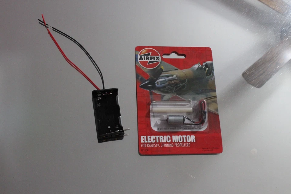 F6F-5 Hellcat 1/24 Airfix A19004 nueva caja sellada con motor eléctrico/batería Foto 4 de 4