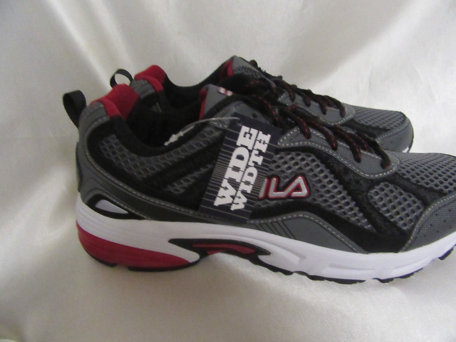 MEN`S FILA WINDSHIFT 15 RUNNING ATHLETIC SNEAKERS SIZE 10 WIDE 4E NEW