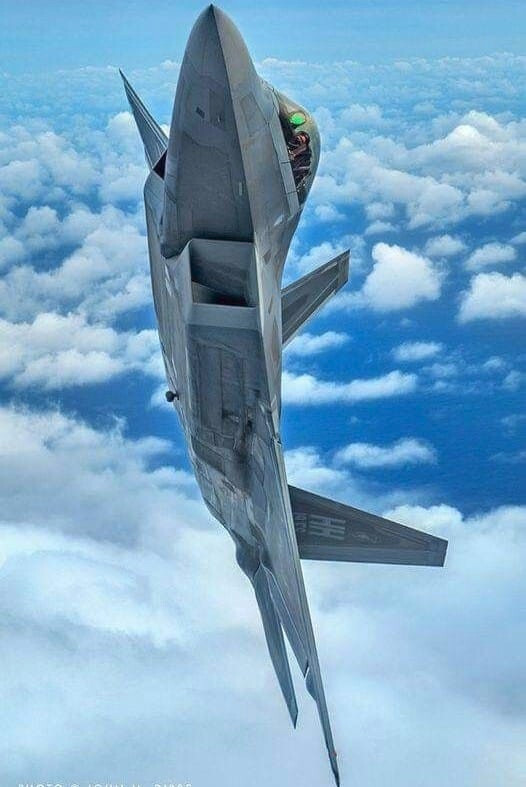 Hobby Master 1:72 HA2823 Lockheed F-22A Raptor USAF Mirror Hobby Master 1:72 HA2823 Lockheed F-22A Raptor USAF Mirror