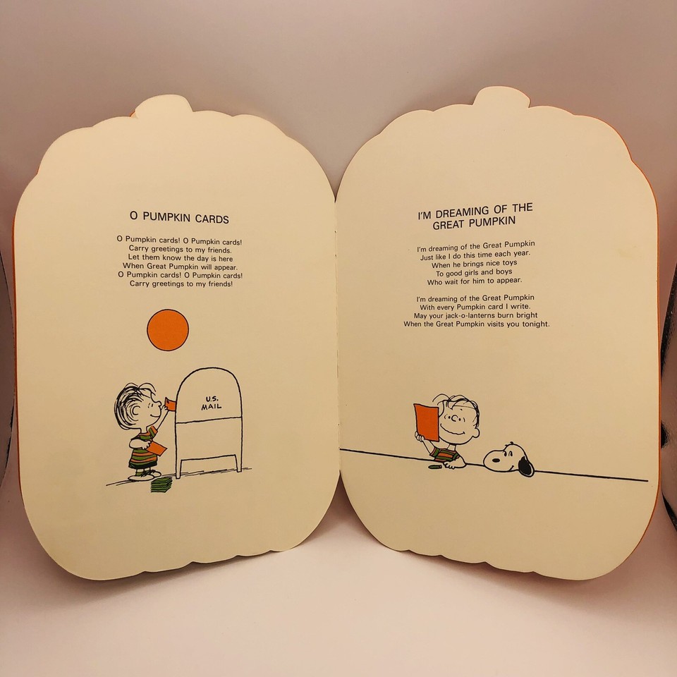 1966 Hallmark The PEANUTS Book Of Pumpkin Carols With Inscription 1977