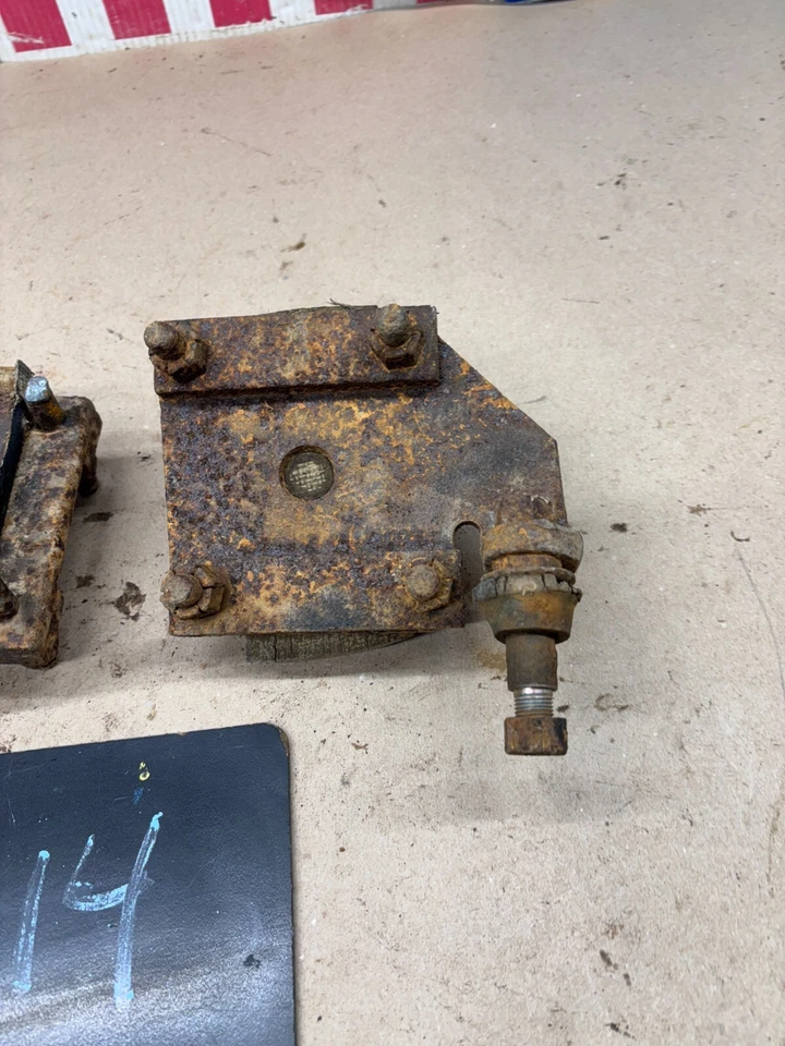 1949 1950 1951 OLDSMOBILE CHEVROLET REAR AXLE SHOCK MOUNT LEAF SPRING PLATES OEM - Image 4 of 4