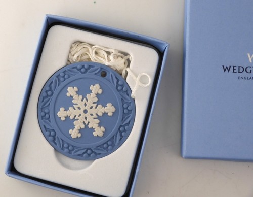 Wedgwood Jasperware Annual Round Ornament 2001 Snowflake Boxed - Bild 9 von 9
