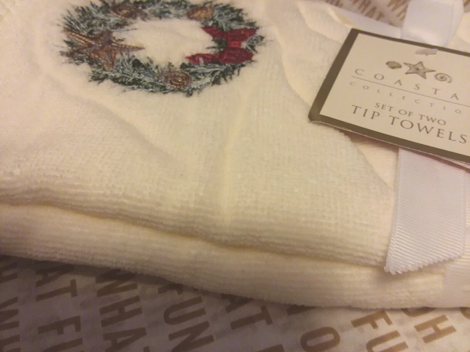 Juego de 2 TOALLAS PUNTA ESTRELLA DE MAR BORDADAS COSTERAS Navidad Invierno Corona Blanca NUEVO Foto 2 de 2