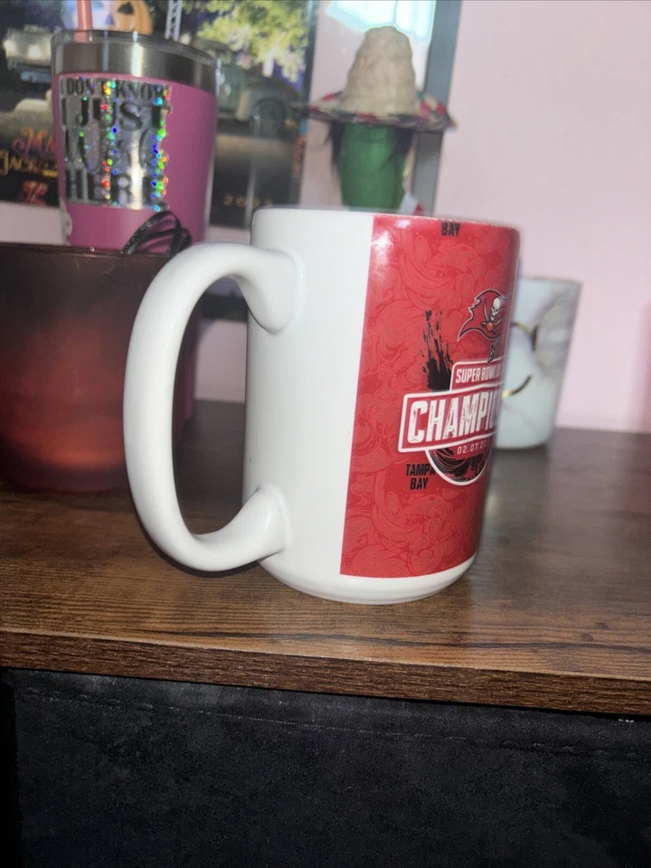 Taza de café Tampa Bay Buccaneers Super Bowl Champions LV 2/7/21 14 OZ 4-1/2" de alto Foto 3 de 4