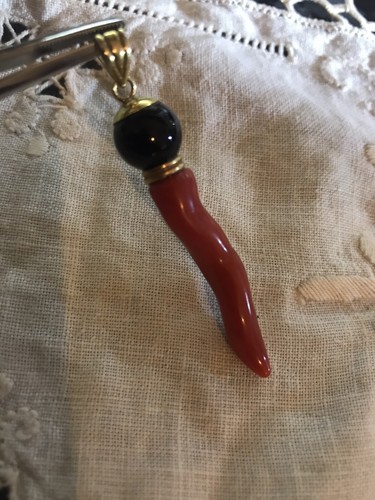 Amuleto Portafortuna Vintage Anni 60 In Corallo Onice Oro 18 kt - Foto 5 di 13