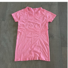 Lululemon Women  s Swiftly Tech Pink Activewear T-Shirt Size 2
