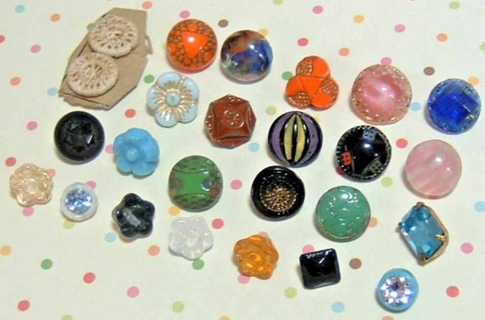 23 Vintage Diminutive Glass Buttons Pink Moonglow ~2 Crochet Buttons ~ 3/16-3/8" - Image 4 of 4