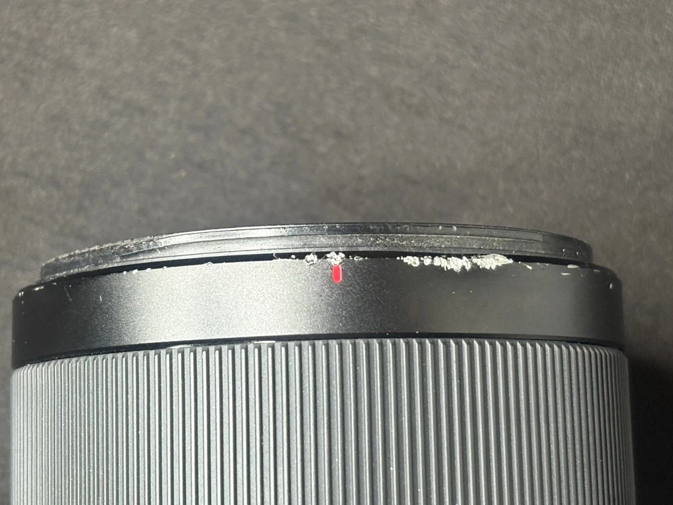 Sony FE 70-200mm f/2.8 GM OSS Zoom Lens FOR PARTS / REPAIR - Image 3 of 4