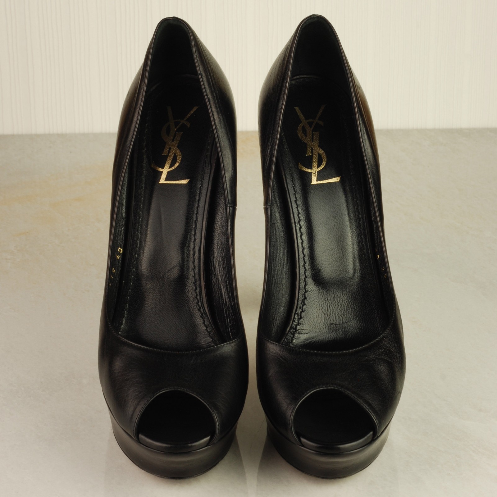 YSL SAINT LAURENT Palais pelle nera tacchi alti curvy punta aperta corte UK7 EU40