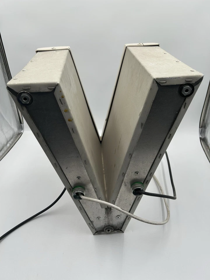 Vintage 16.5" Marquee Exterior Outside Lighted Sign, Letter V Store Sign Rustic - Image 4 of 4