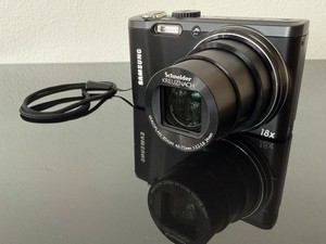 Samsung WB690 12MP Compact Digital Camera 18x Optical Zoom Black