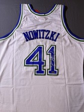 Dirk Nowitzki Autographs Cards and Photos for Panini 8