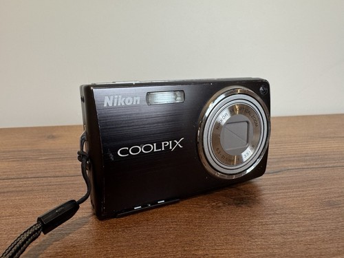 Nikon Coolpix S550 10.0 MP Black Digital Camera Works No Charger Read Descripti