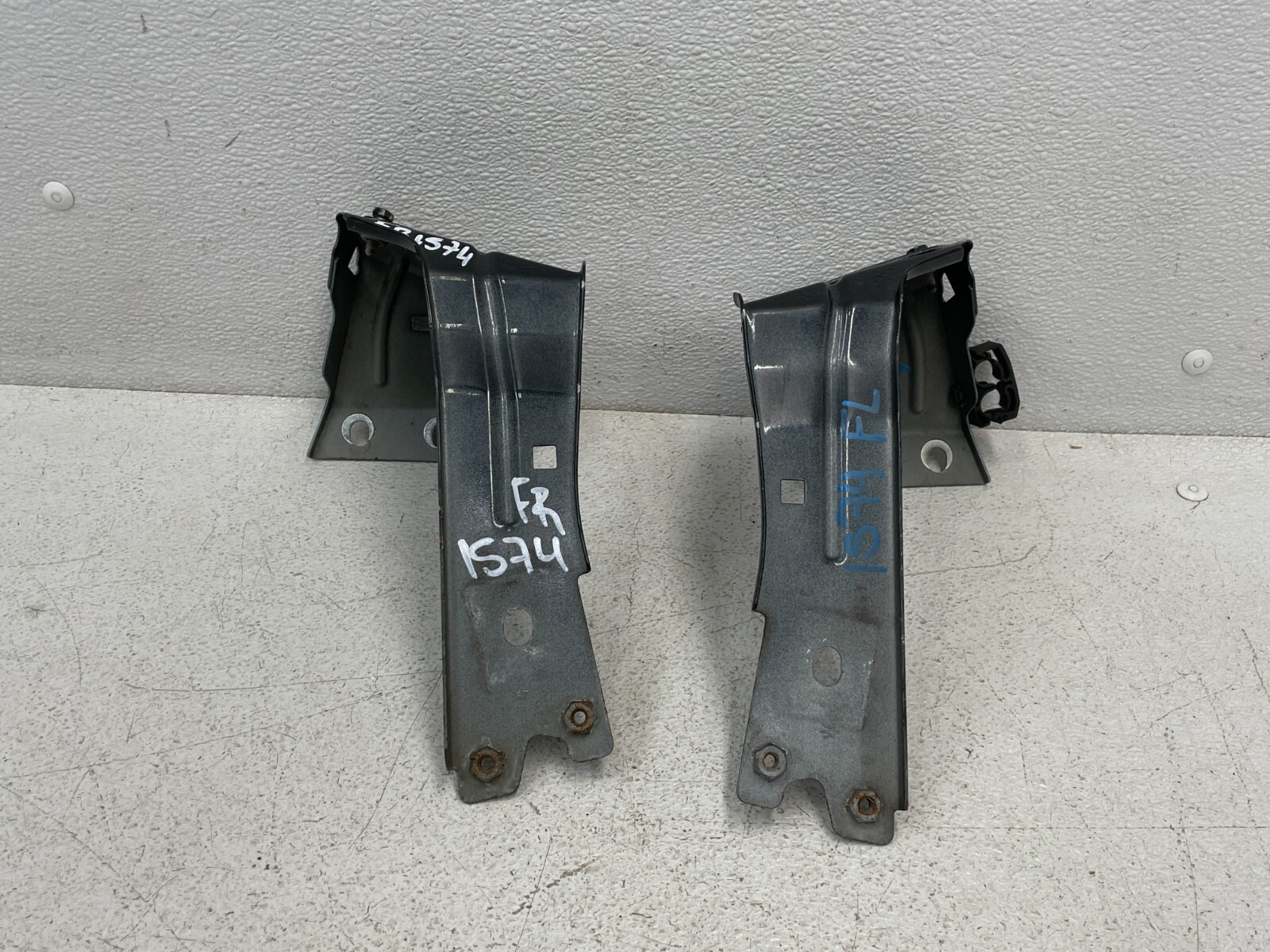 14-17 Maserati Quattroporte GTS Front Left Right Fender Bracket Set 1574 OEM