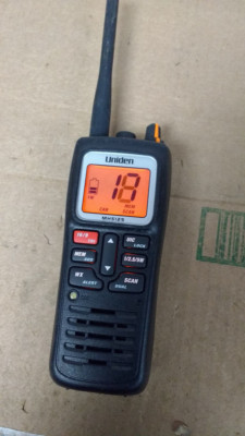 Uniden MHS125 Submersible 2 Way VHF Receiver  powers  on