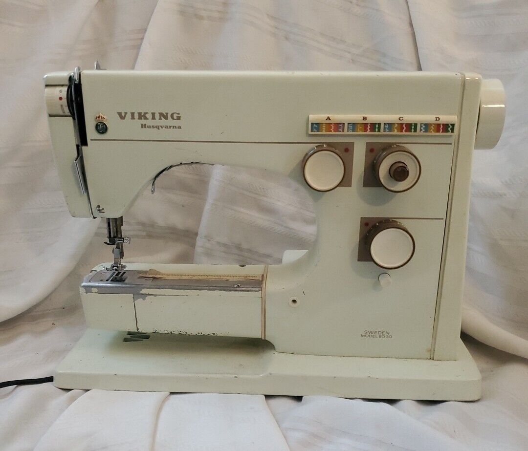 Vintage Husqvarna Viking 6030 Sewing Machine - For parts or repair