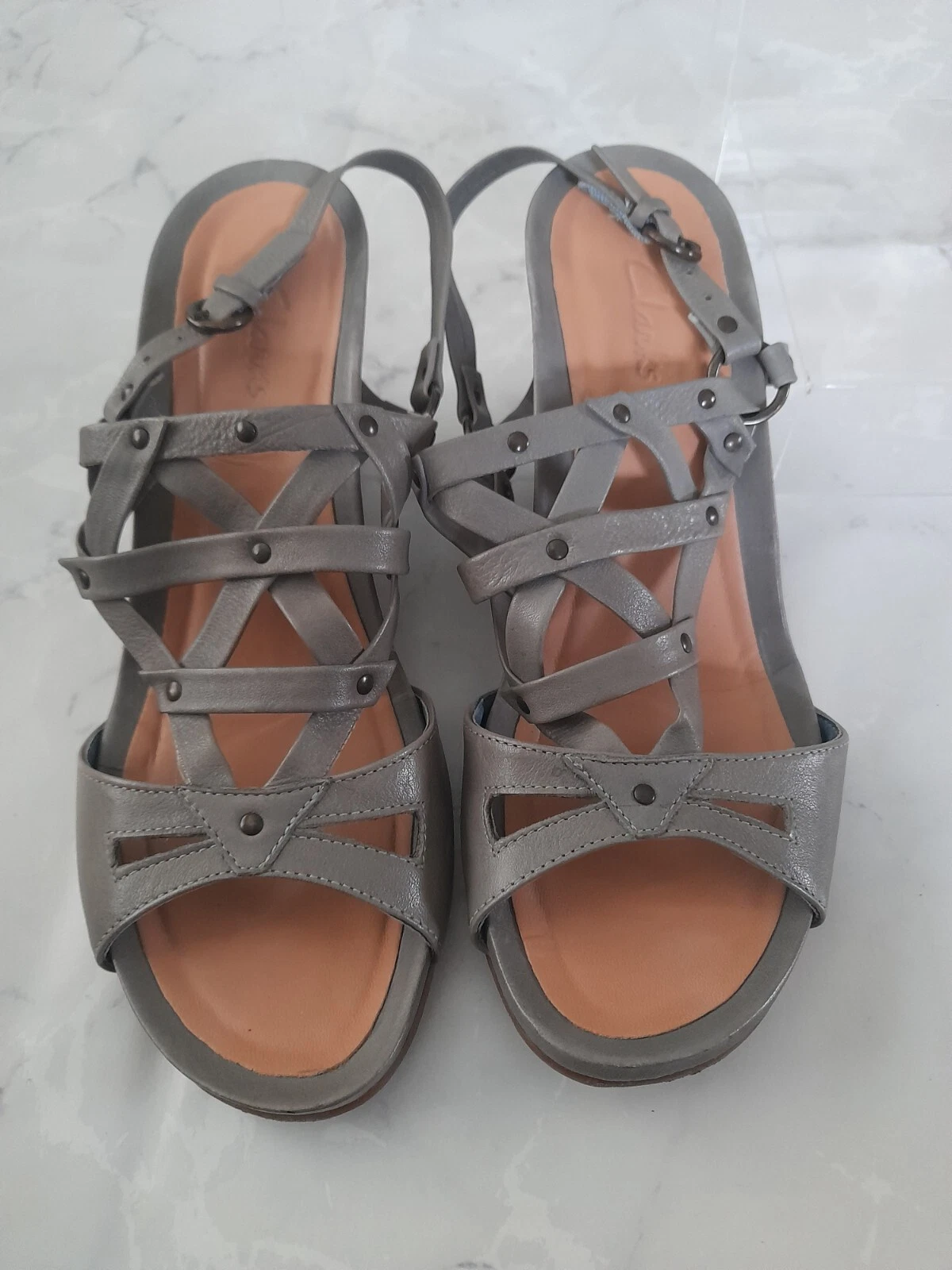 Sandali Clarks grigi in pelle con zeppa e cinturino taglia UK 6 5 scarpe estive gladiatore