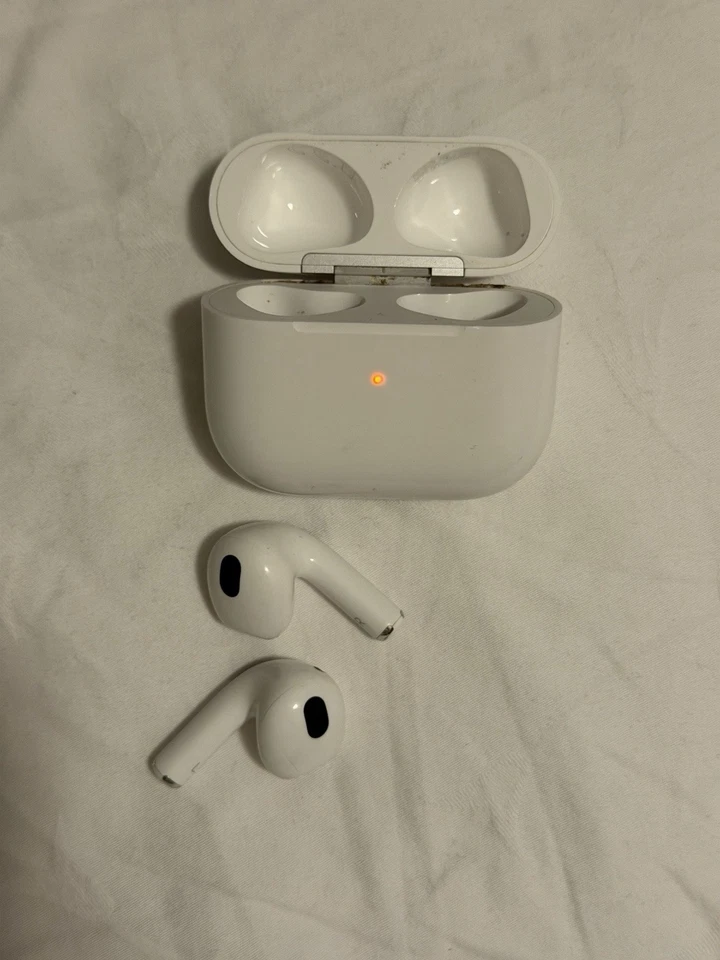 Apple AirPods (3rd generation), photo 2 of 5
