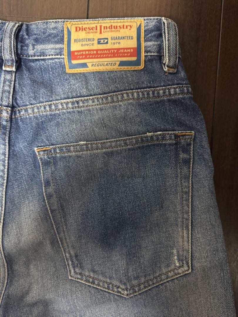DIESEL 24年モデル D-SIRE 09J86 Women's Relaxed Jeans | Medium blue | Diesel 1996 D-Sire