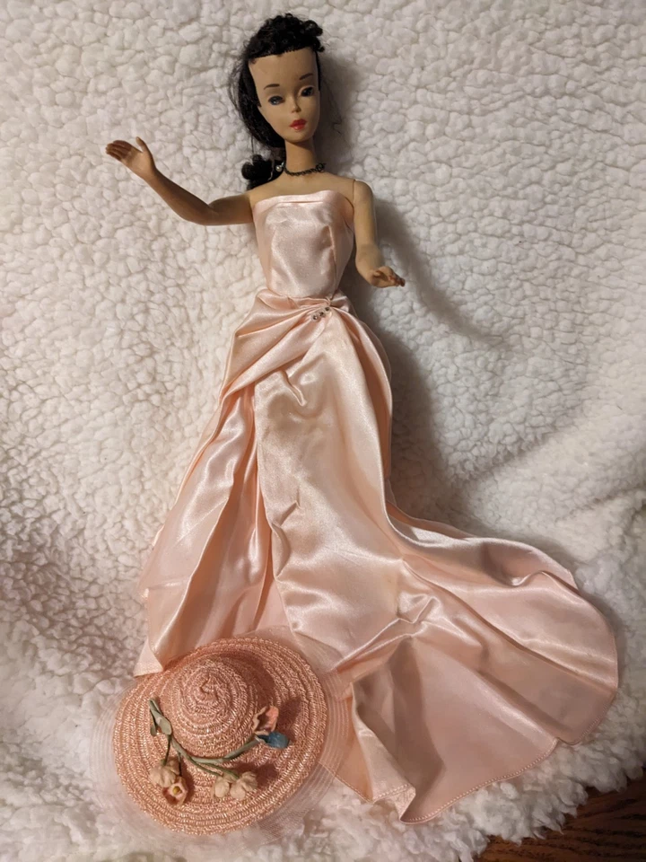 Vintage  1960 Brunette Ponytail Barbie Blue Eyeliner TM markings With 12 Outfits - Image 2 of 4