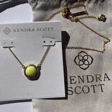🎾Kendra Scott Tennis Gold Short Pendant Necklace in Chartreuse Magnesite New✨