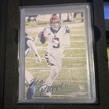 2020 Panini Chronicles - Luminance Update Rookies Joe Burrow #201 (RC)