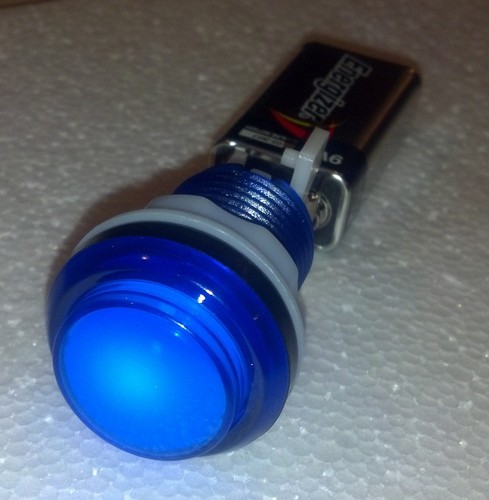 Blue illuminated arcade button with led and microswich - 第 1/2 張圖片