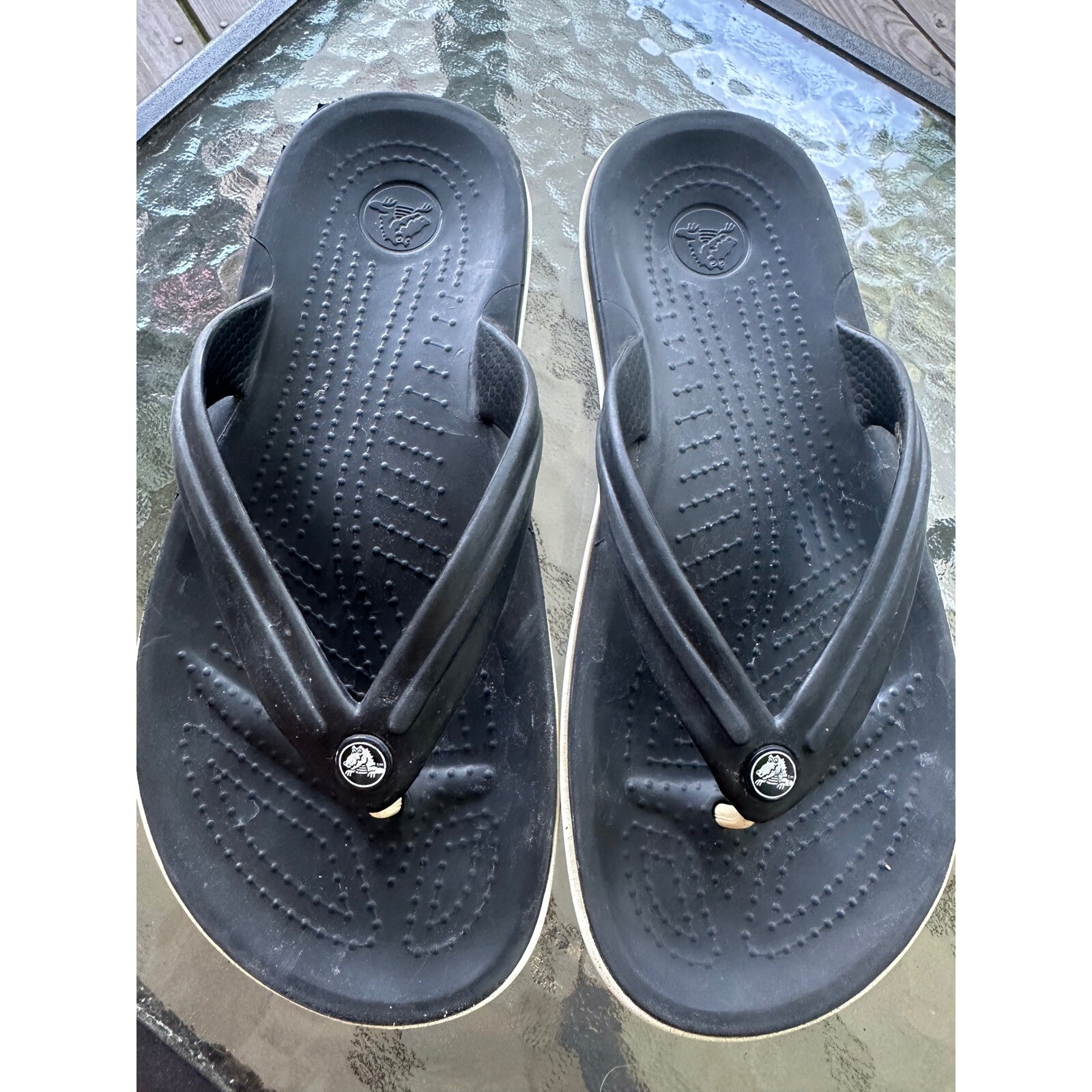 Crocs Flip Flops Lightweight Thong Black White Trim Size Woman's 7 or Men's 5-image