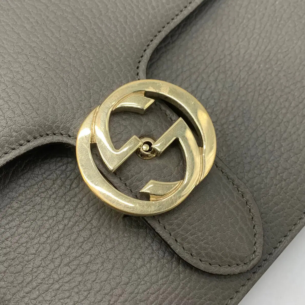 Gucci interlocking medium shoulder bag - image 6