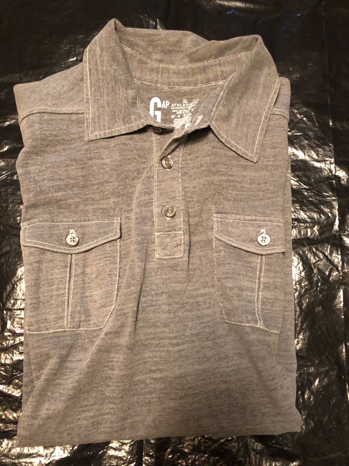 Men’s Gap Three Button Collared Short Sleeved Shi… - image 3