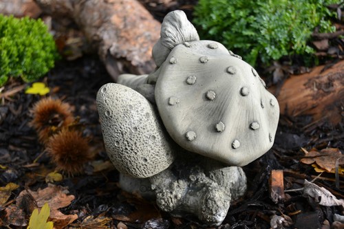 Adorno de jardín de piedra de Caterpillar Alicia en el País de las Maravillas - Imagen 6 de 8