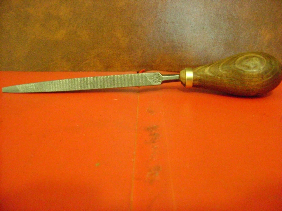 Ancienne lime triangulaire douce (pour fin d'affûtage,ébav) 2o cm Nicholson USA - Photo 2/4