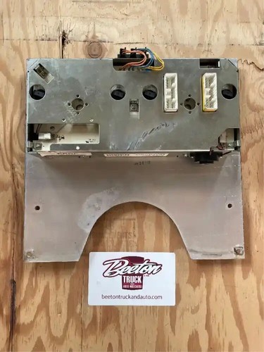 2005 International 9200i Instrument Cluster - P/N: 3592576C91 - Picture 3 of 4
