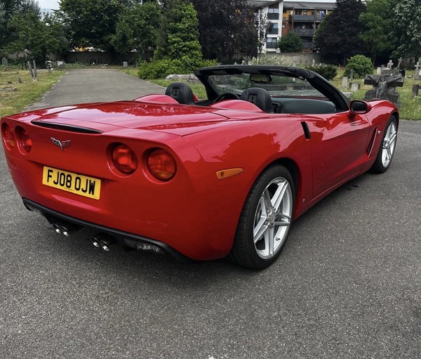 Red Chevrolet Corvette C6 Con...