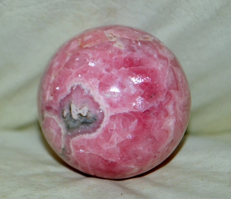 2 pcs lot Rhodochrosite Sphere w/ patterns from Argentina - Image 2 of 4
