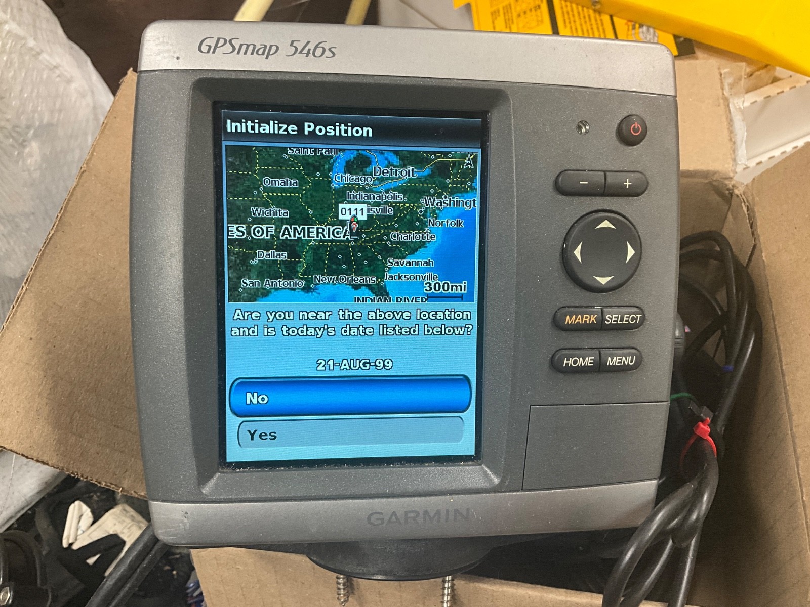 Garmin GPS Map 546S bundle - Head unit, cover, power cord, mounting bracket