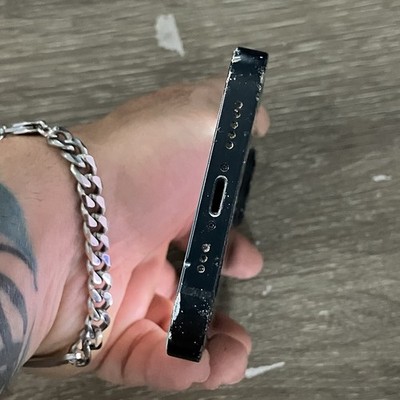 Apple iPhone 13 - 128 GB - Midnight (Unlocked) - Cracked Back and