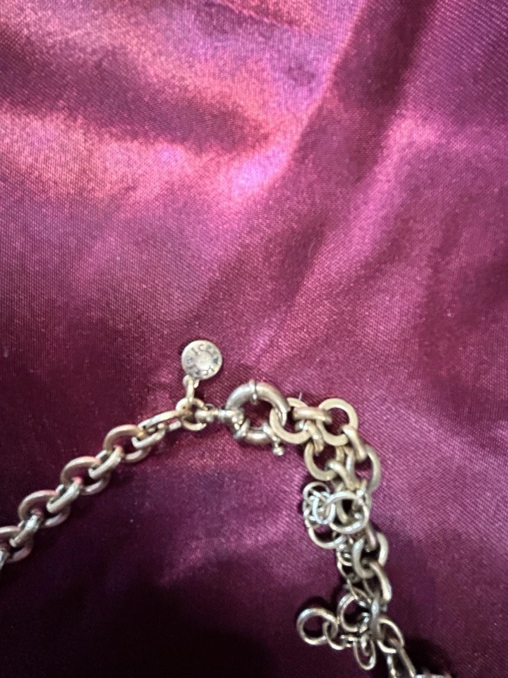 Collar distintivo de cadena de oro con estrás de cristal transparente firmado por J Crew Foto 3 de 4