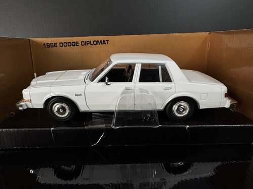 1986 Dodge Diplomat Sedan White Non Police Version 1/24 HTF - Picture 4 of 7