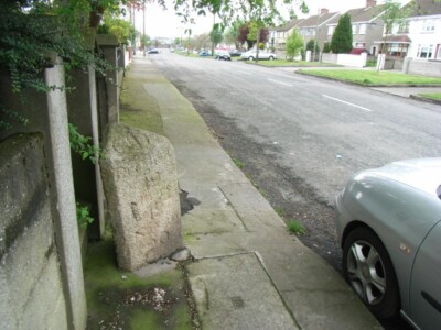 Foto 6x4 Meilenstein in Finglas, Grafschaft Dublin an der North Road gelegen, Whi c2009