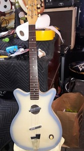 Danelectro-2004-rEISSUE-cONVERTABLE-clean-blueburst-great-bundle