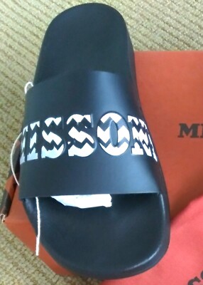 サンダル MISSONI Men Sandals OS23SY01BR00KH 42886 S91D7 KRG0097 BLACK MISSONI 'Zig-Zag Logo Pool Slide Sandal' Men's Blk Chevron