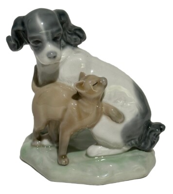 NAO Lladro 1048 Dog and Cat in Harmony cat cuddling spaniel puppy dog VTG 1987