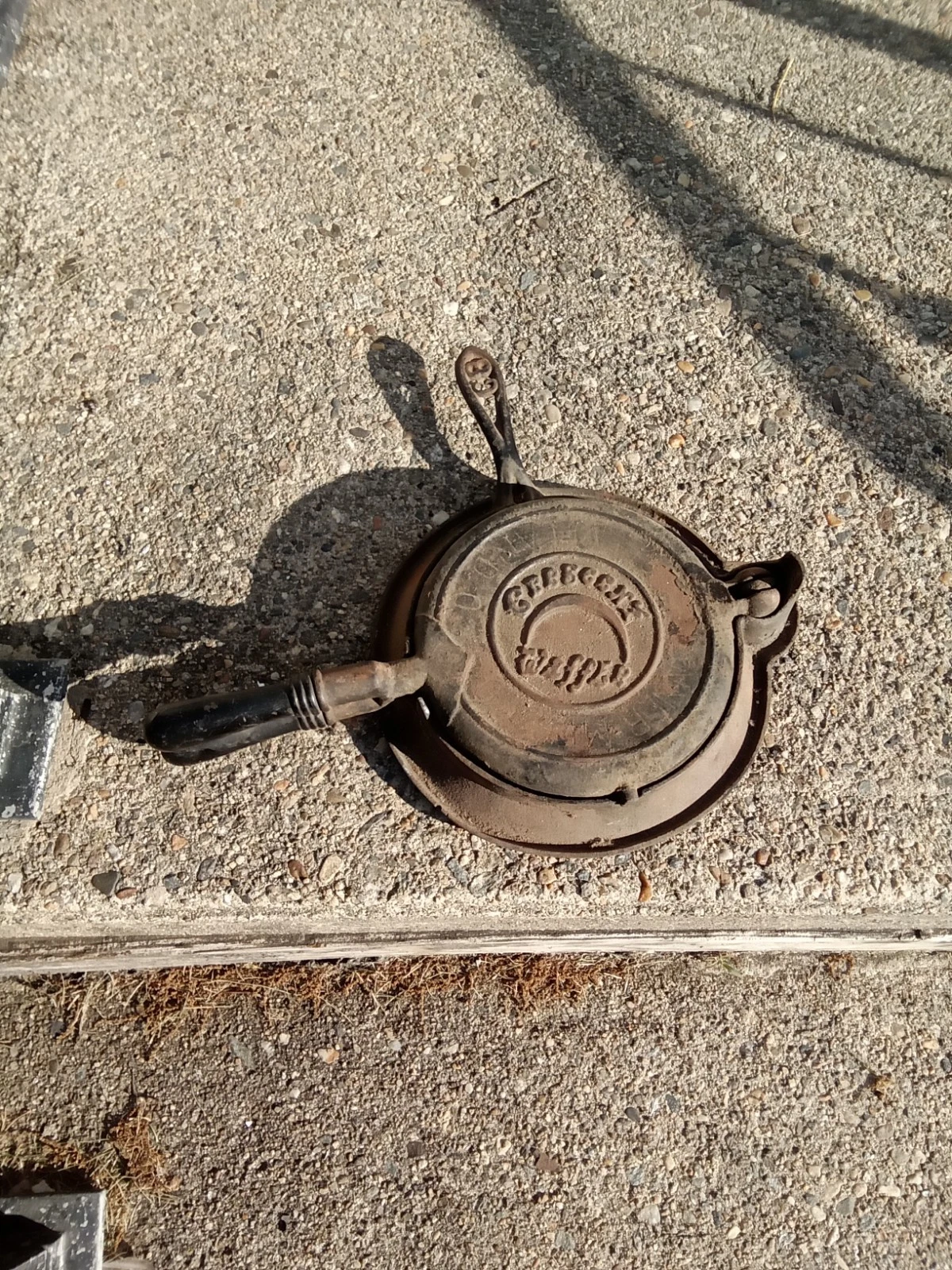 OLD CAST IRON CRESCENT WAFFLE MAKER FANNER CLEVELAND O NO 8 KITCHEN GADGET COOK