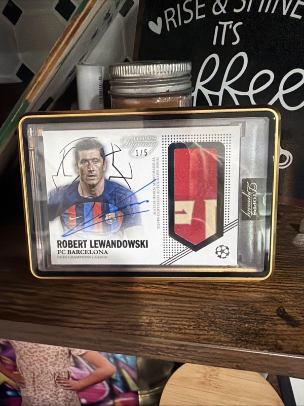 ROBERT LEWANDOWSKI 2022-23 TOPPS DYNASTY UCL MATCH-WORN PATCH AUTO BLACK 1/5 FCB