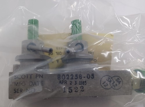 Scott Aviation Aircraft Oxygen Outlet Assy, p/n 802258-05, alternate p/n 752-622 - Picture 2 of 3