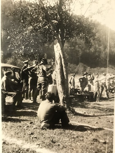 Militär schaut Fußball Spiel Foto 1934 schwarz weiß Kaserne B Bild