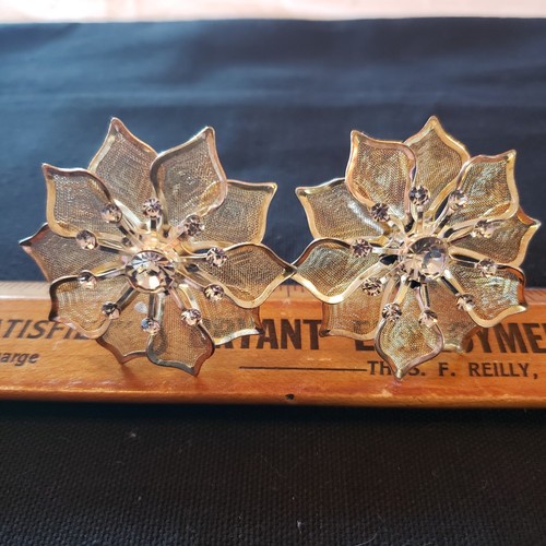 Hair Pin Gold Mesh & Rhinestones Lovely Floral Poinsettia (?) aprox 3" Set of 2 - Picture 9 of 10