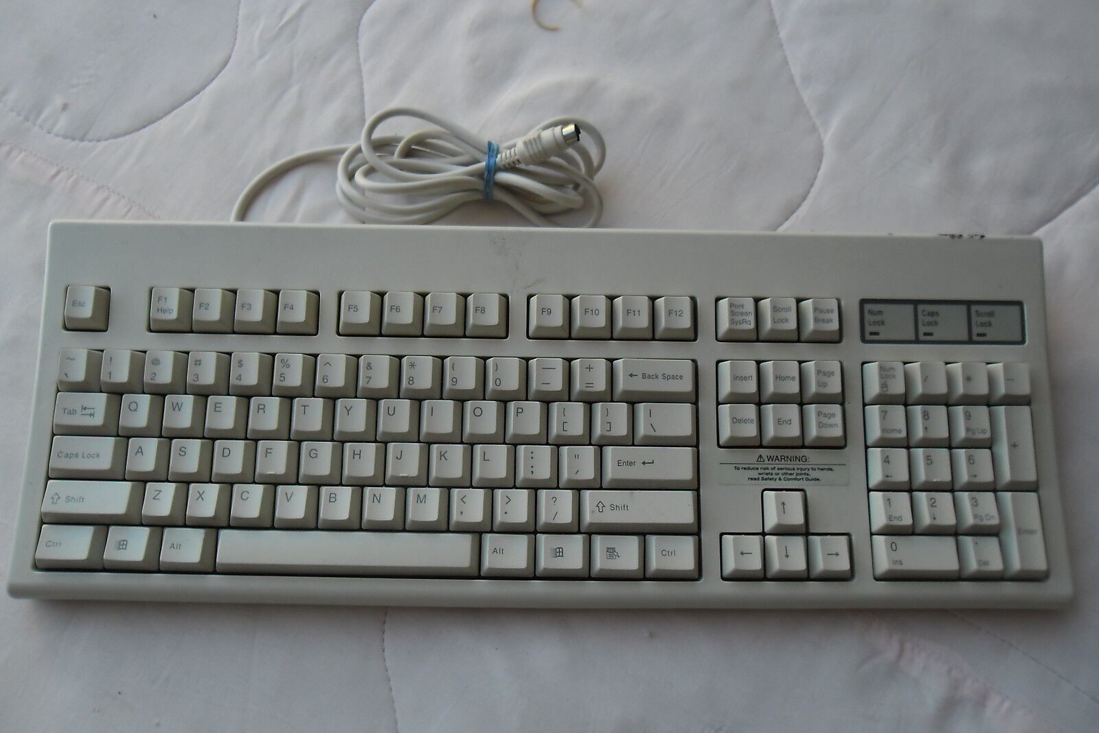 Rare White Sejin Electron Keyboard model SKR-2233 P/ N SKR1104ICPS